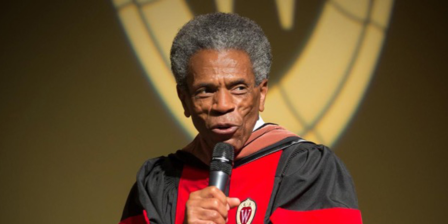 Andre De Shields giving a speech at Commencement